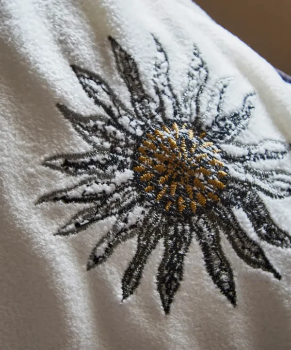 Cosy This Christmas<Joe Browns Enchanting Eye Reversible Cushion
