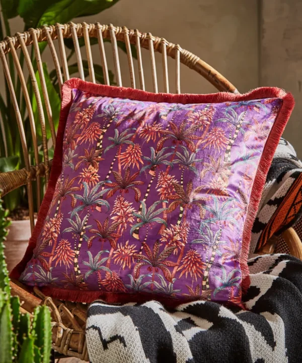 Cosy This Christmas<Joe Browns Hypnotic Horses Reversible Cushion