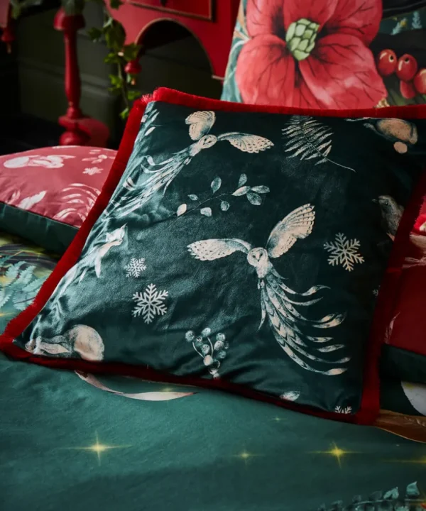 Christmas Decorations<Joe Browns Merry Christmas Wreath Cushion
