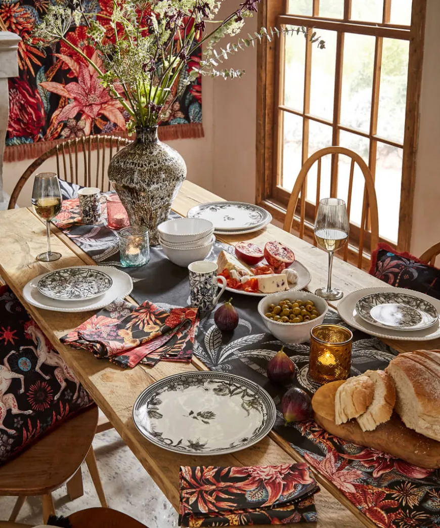 pack_of__fantastically_fl_2.webp Tableware & Dining<Joe Browns Pack Of 4 Fantastically Floral Cotton Napkins