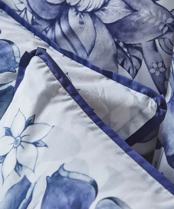Bedding<Joe Browns Poised Peacocks Reversible Bed Set